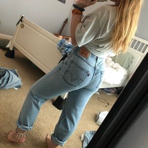 VINTAGE LEVI MOM JEANS